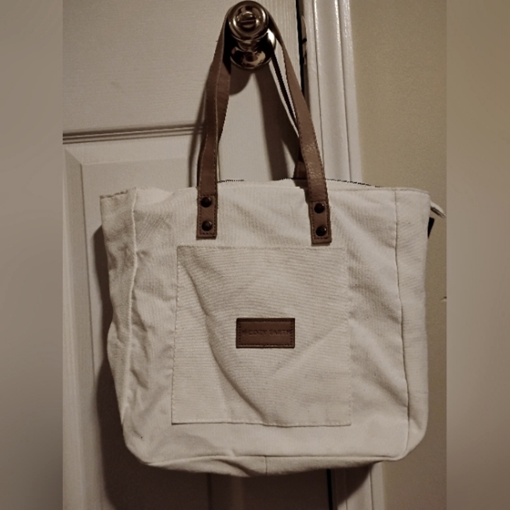White Cozy Earth tote bag